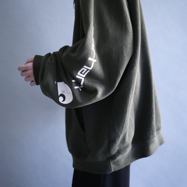 "Carhartt" sleeve logo printed design over silhouette sweat parka