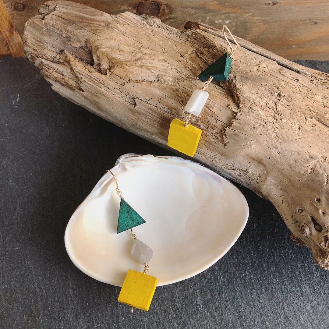 ウッドパーツ×グレームーンストーンのチェーンピアス