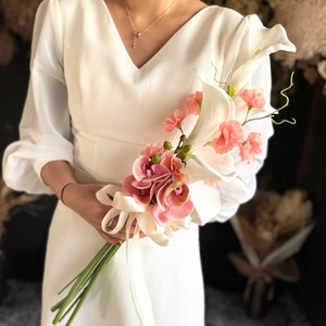 白カラー×アプリコットピンクアームブーケ☆