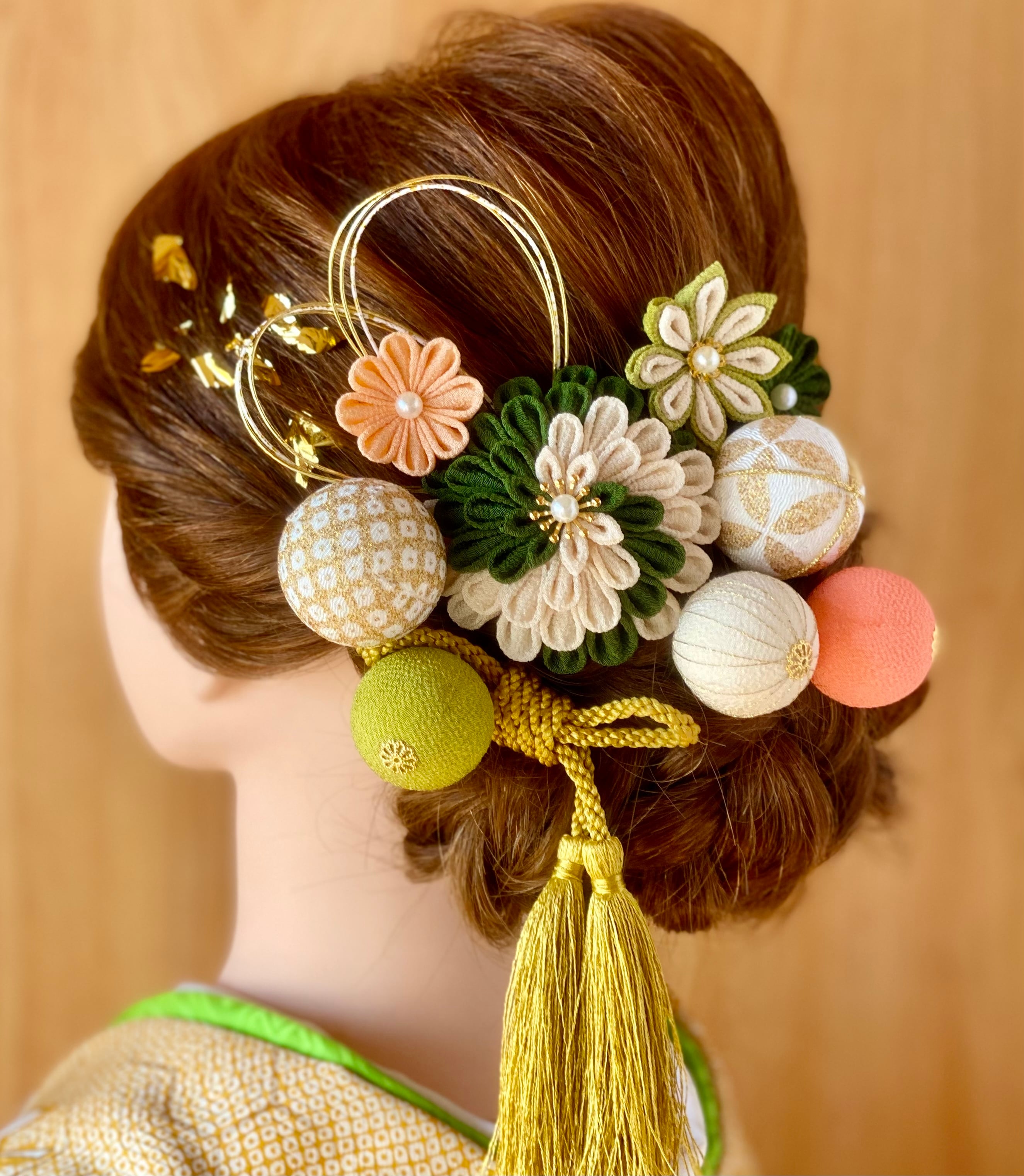 つまみ細工と玉かんざしの髪飾り／グリーン、オレンジ／和玉、金箔