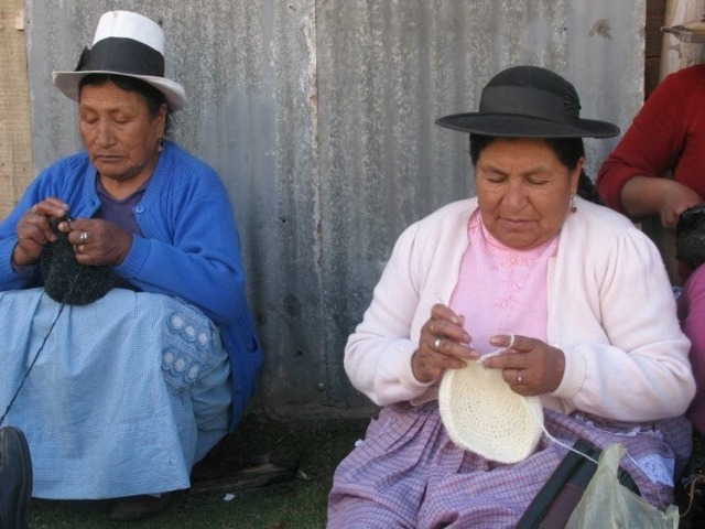 Peruvian Trading Co., フェアートレード 手編みニット帽：パイロット アメリア　ピンク