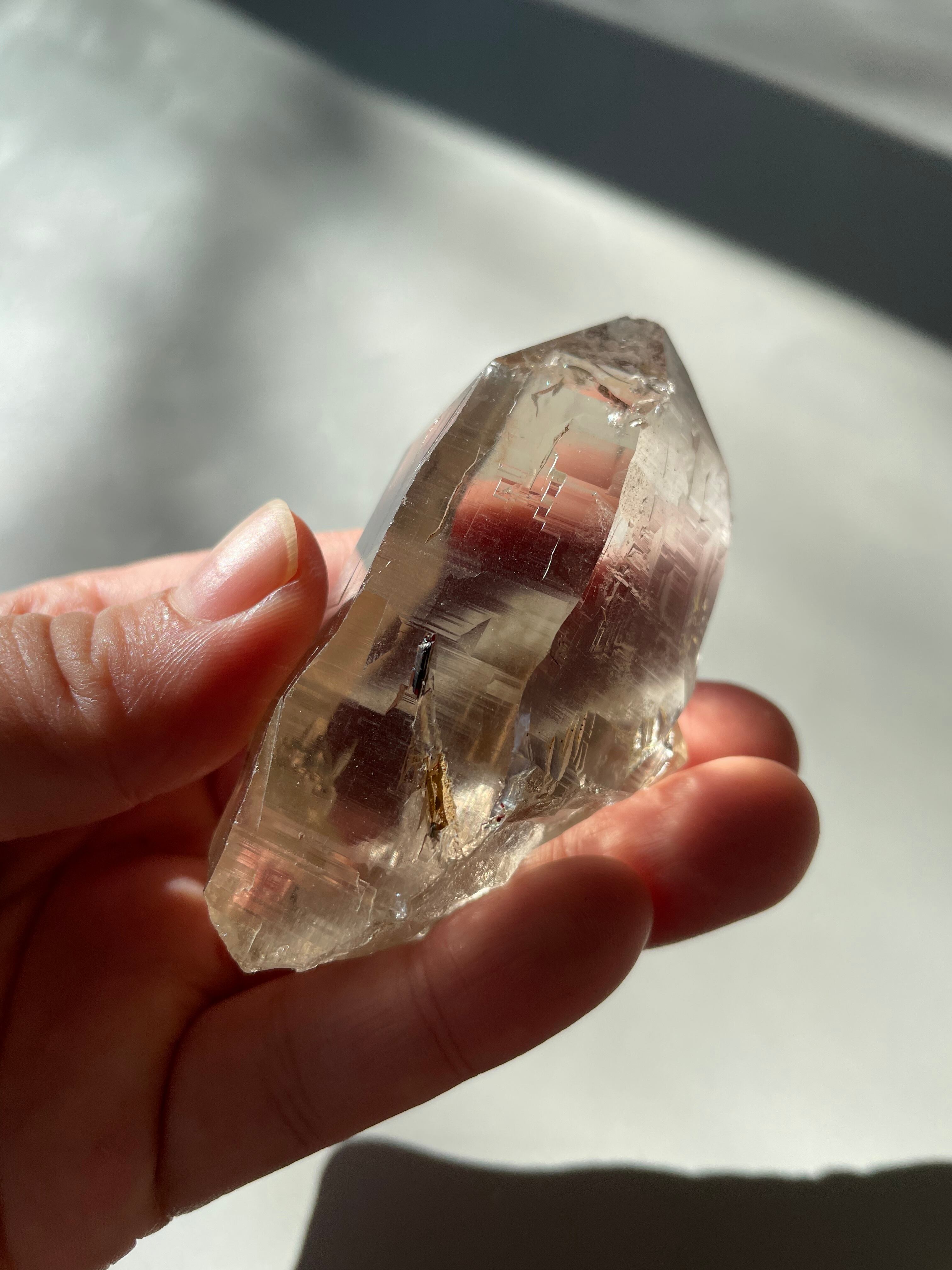 パキスタン　ギルギット　スカルドゥ産　ライトスモーキークォーツ　ブラックトルマリン