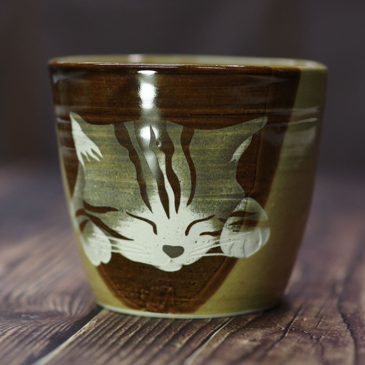 陶器の湯呑み・焼酎カップ～「眠り猫」 | 「硝子のおくりもの記念日