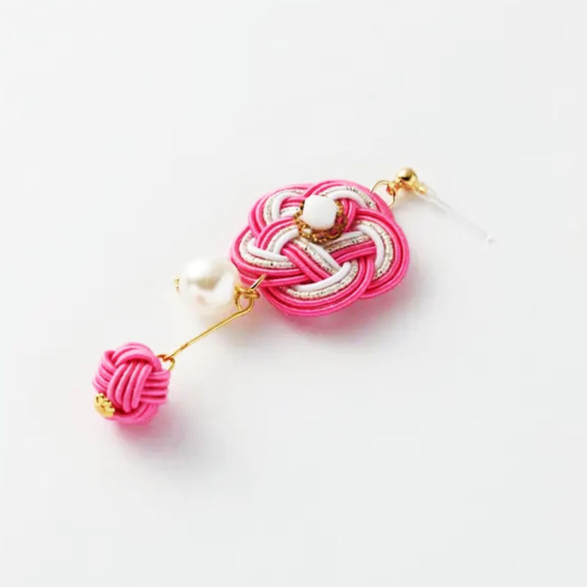 エコクラフト 水引 梅結び 全長5cmピアス ピンク＆ホワイト&赤 エコクラフト 水引 梅結び 全長5cmピアス ピンク＆ホワイトu0026赤
