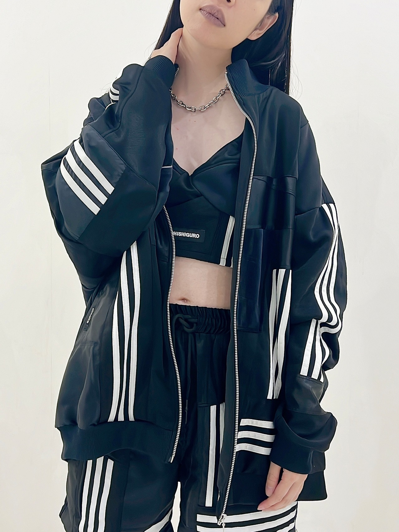 KOH ISHIGURO Upcycled Crazy Patchwork short pants -BLACK- Woman model - 4