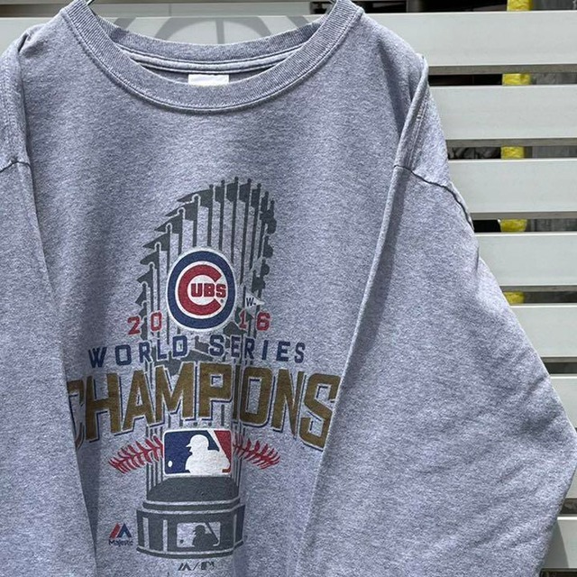 【Lサイズ】MLB CHICAGO CUBS CHAMPIONS2016 古着 灰杢 ロングスリーブTシャツ