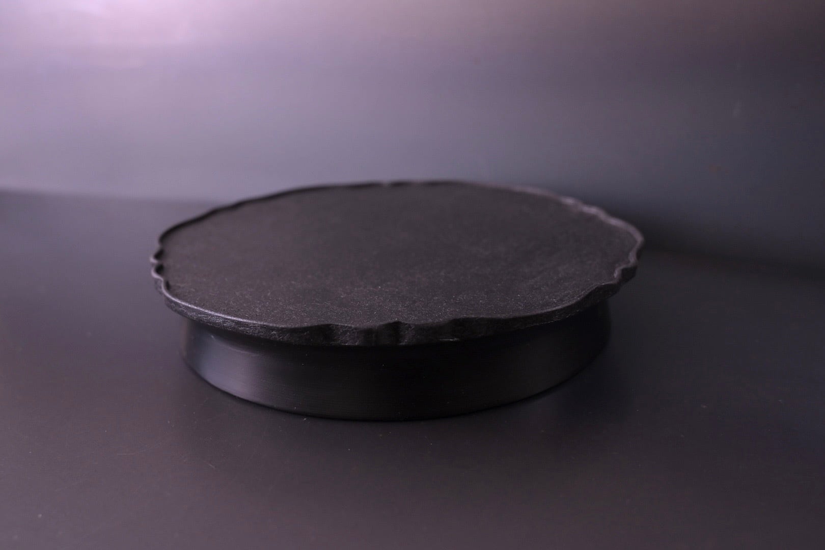 蝶野秀紀 輪花敷台 縁 黒 21cm