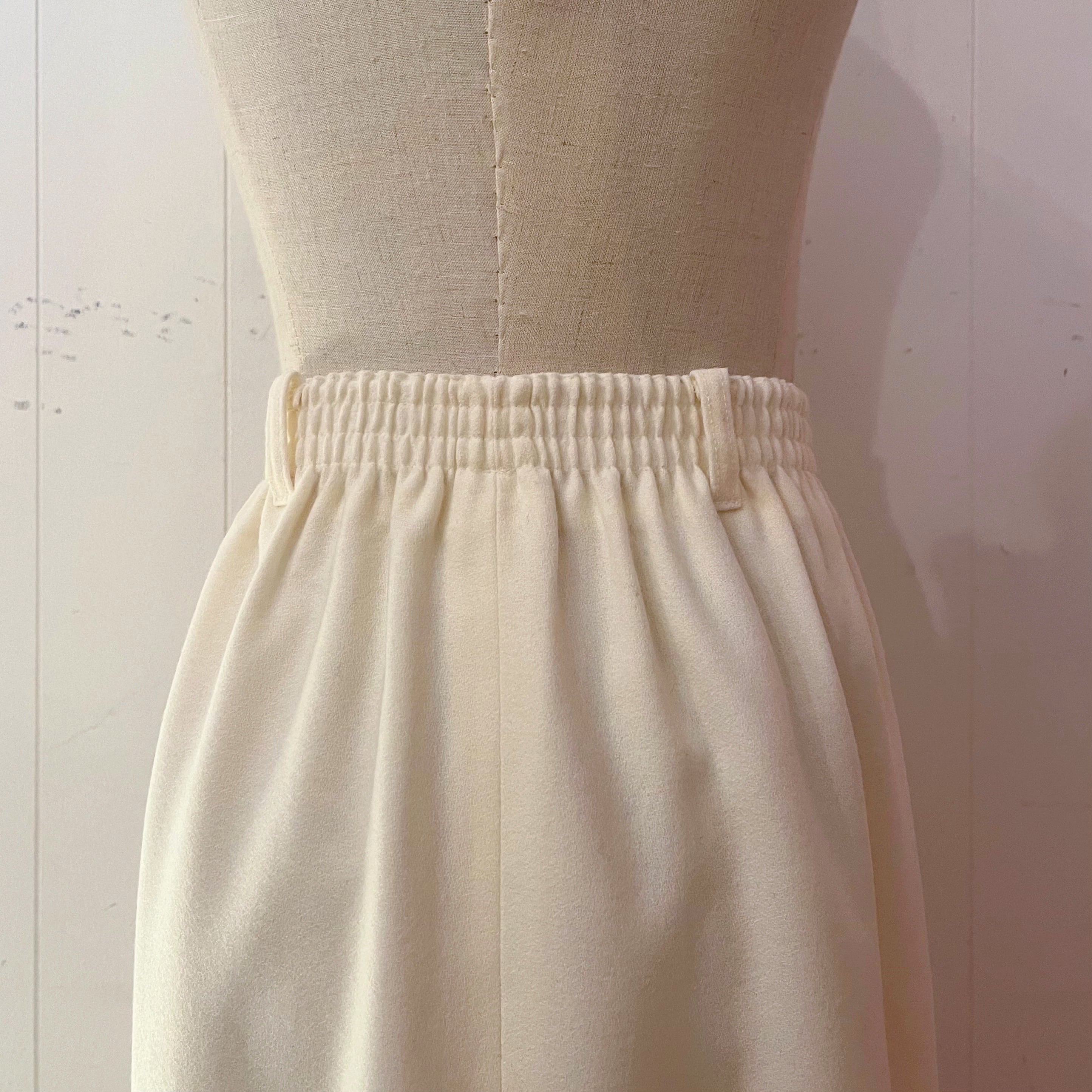 scallop pleats cream wool skirt