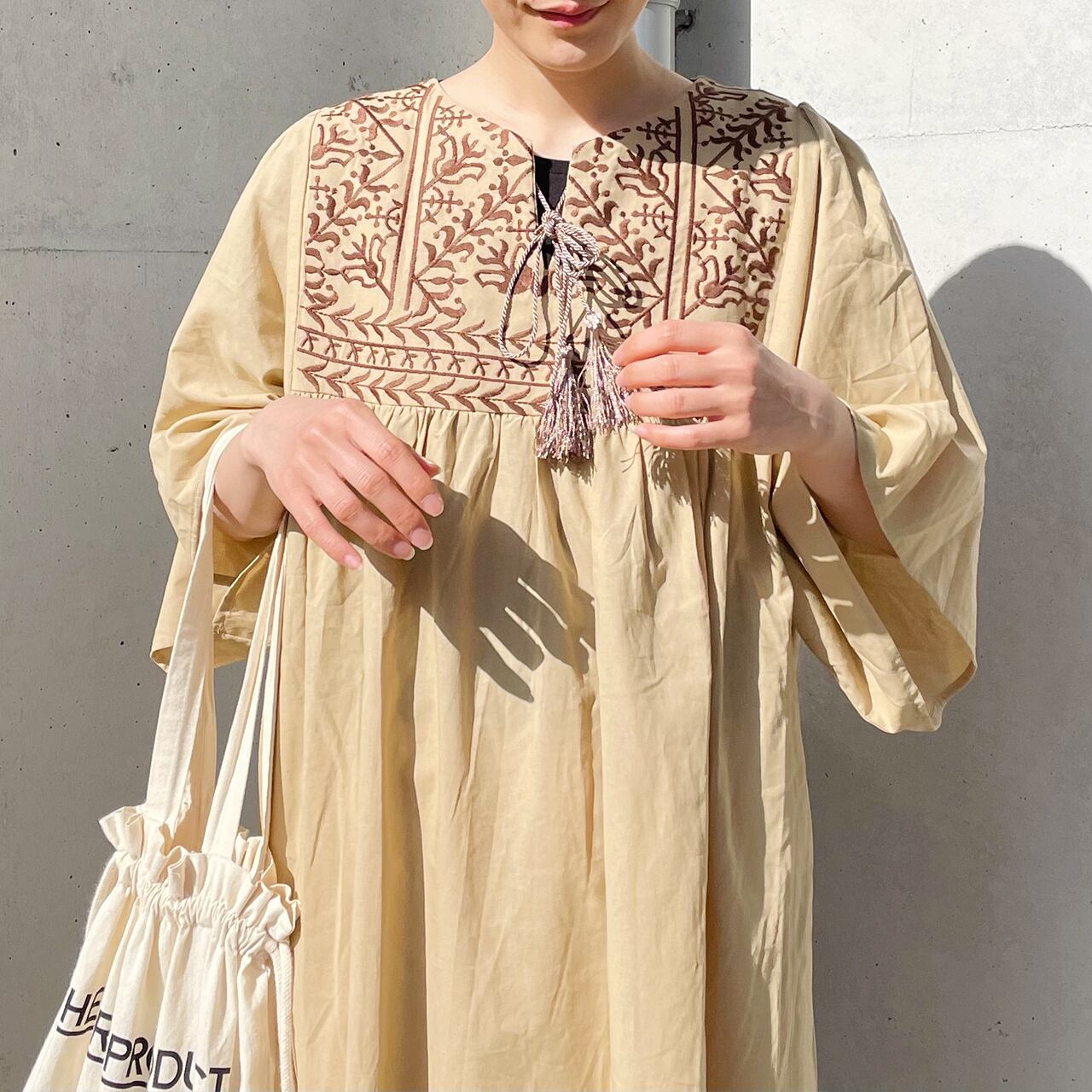 Front embroidery tassel dress (beige)