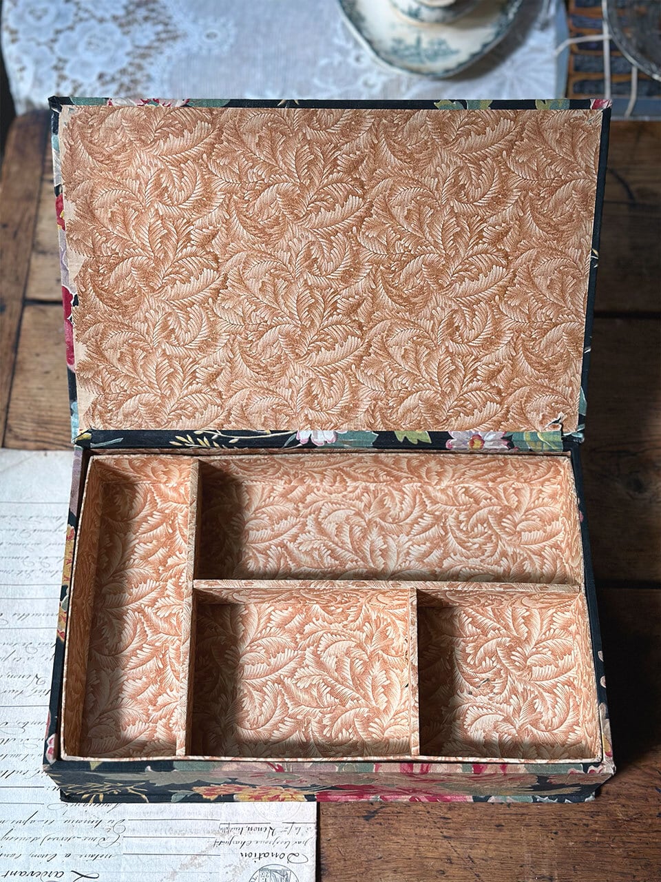 2段式カルトナージュ ブラック×フラワー | Brocante de La Cocotte
