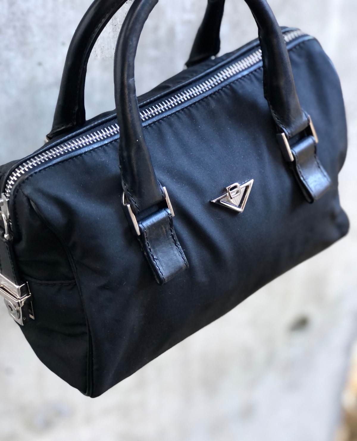 Bottega Veneta ボッテガヴェネタ ロゴモチーフ ナイロン×レザー ミニ 