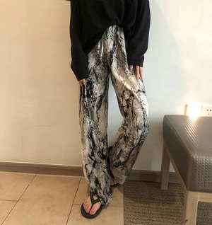 ファッション感、クラシカルパンツ A1075