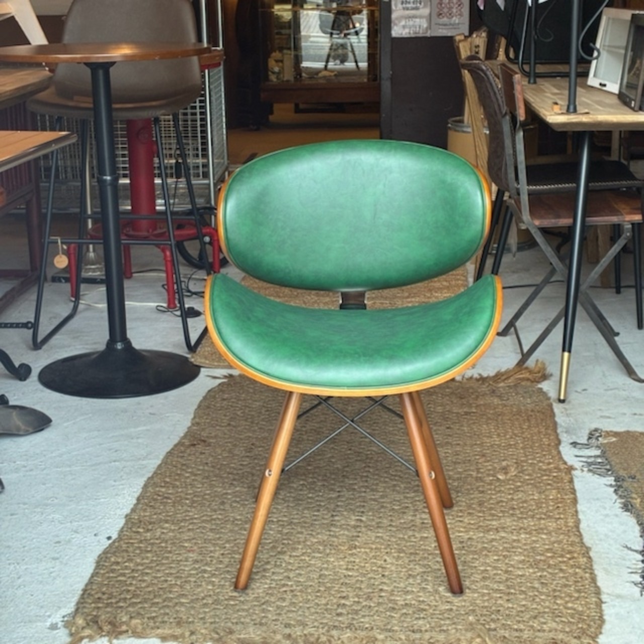 Walnut & Leather Round Back Chair　ウォールナット＆レザーラウンドバックチェア　グリーン　椅子　PUレザー　1人掛け用　リビング　キッチン　ダイニングチェア　ミッドセンチュリー