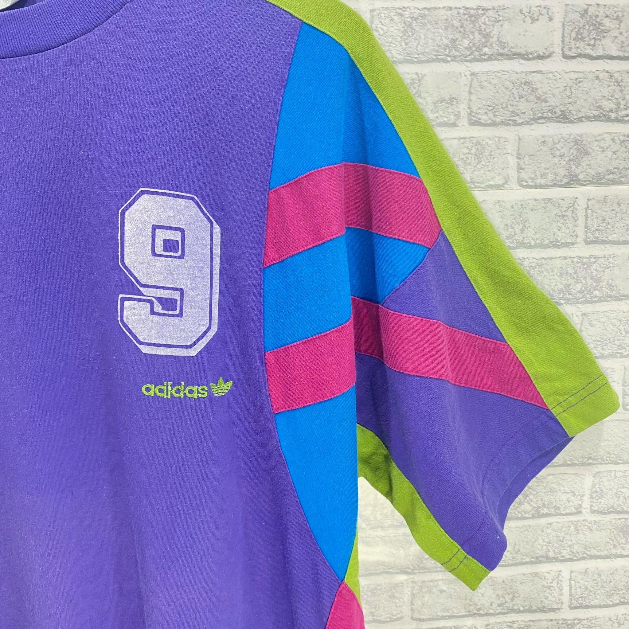 adidas 古着 Tシャツ 紫 ロゴ カラフル LTS オーバーサイズ adidas 古着 Tシャツ 紫 ロゴ カラフル LTS オーバーサイズ