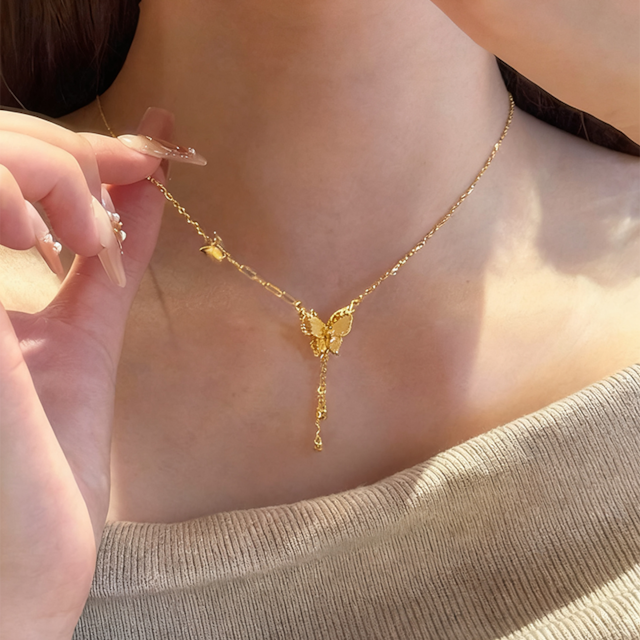 tomr優雅に揺れる蝶ネックレス