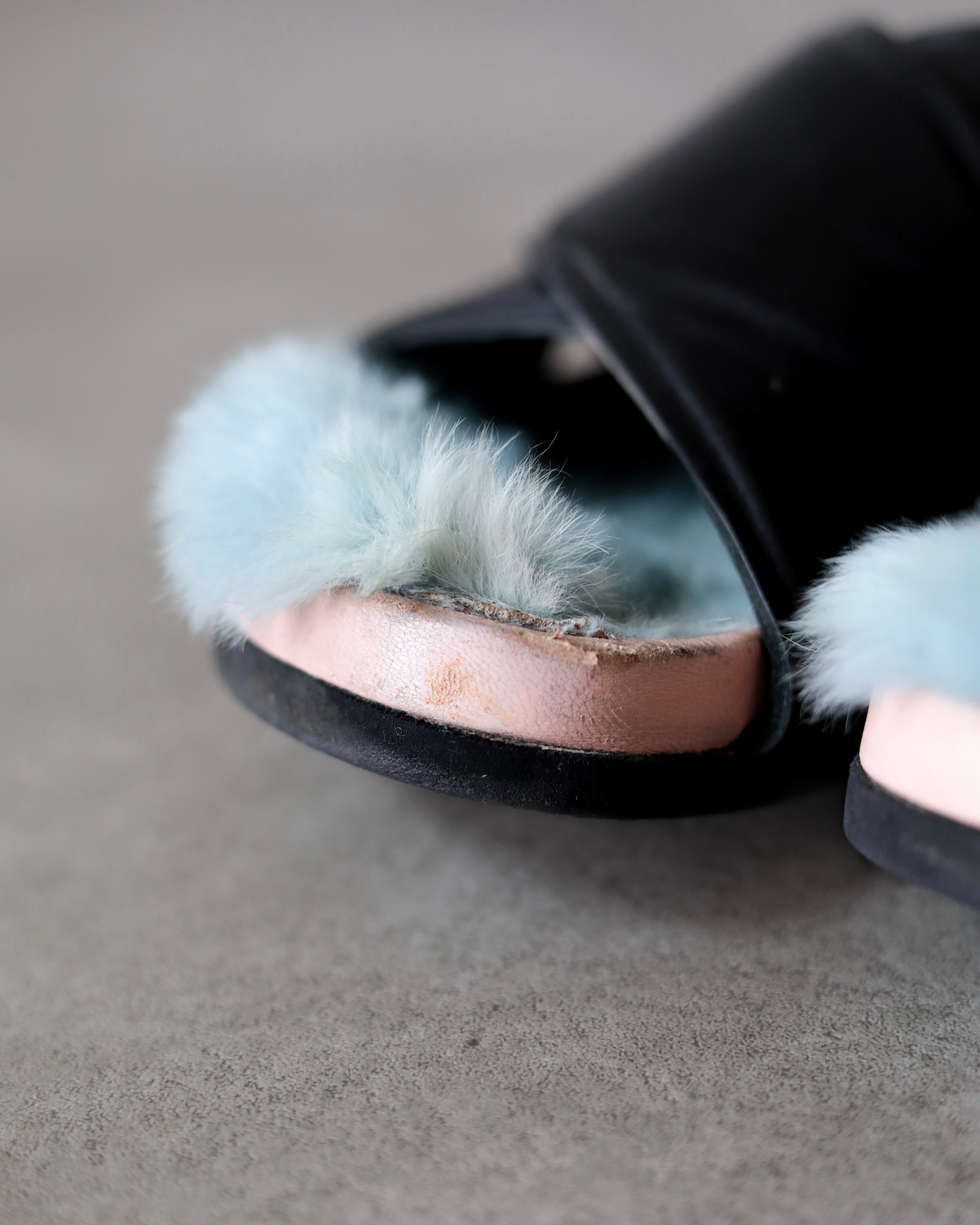 CÉLINE by PHOEBE PHILO fur × leather sandal Made In Italy | oo vintage