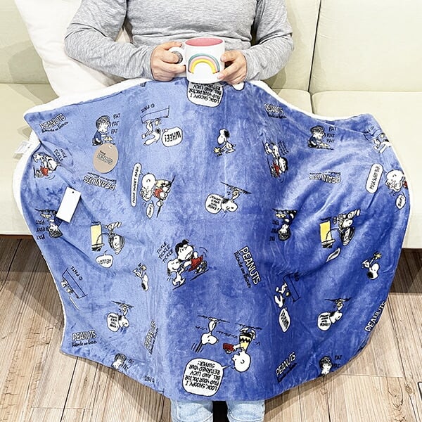 新品 スヌーピー フリース ブランケット ネイビー 134 cm × 80 cm 新品 スヌーピー フリース ブランケット ネイビー 134 cm × 80 cm
