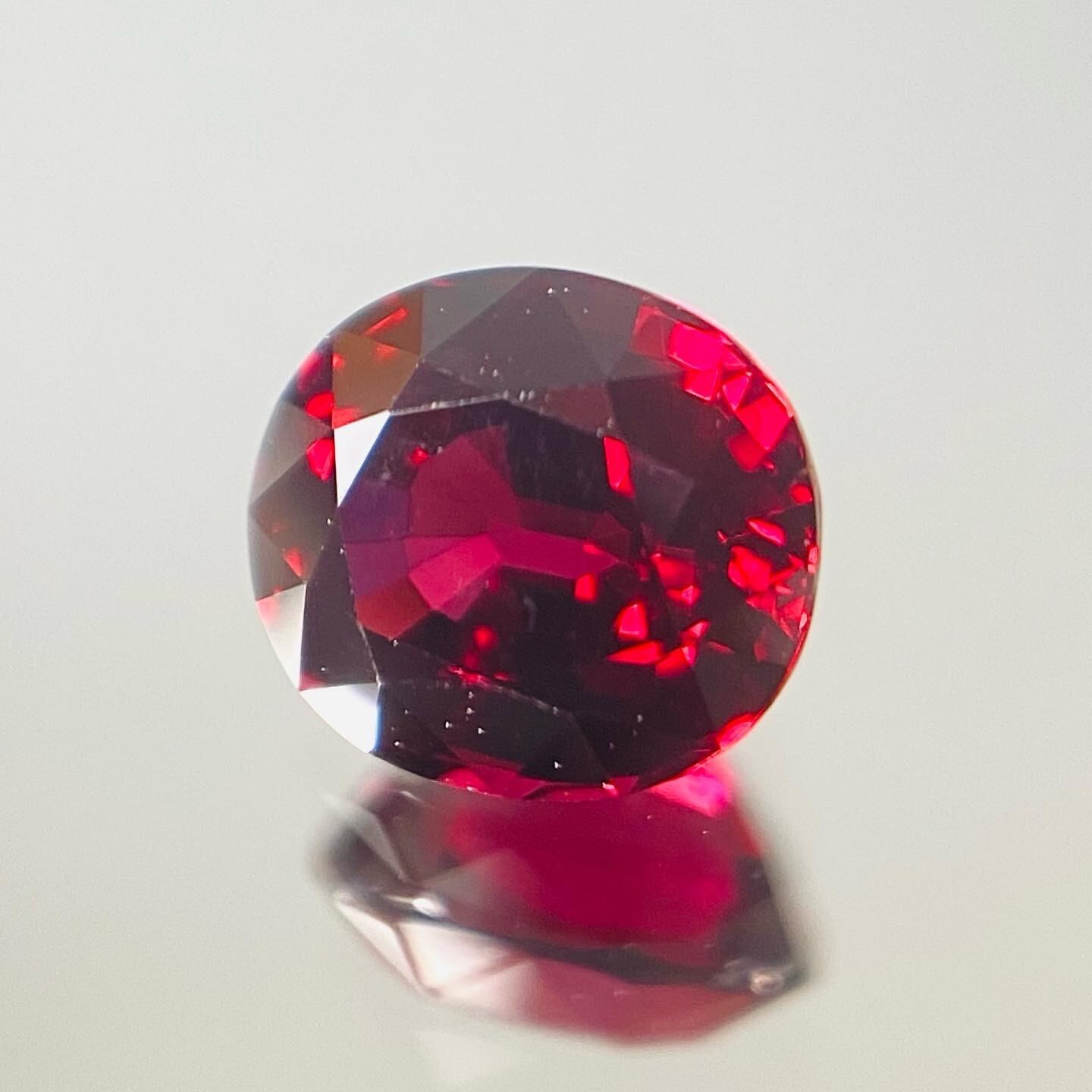 情熱の真っ赤なスピネル
