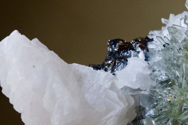 クォーツ/スファレライト/クローライト/カルサイト　Quartz/Sphalerite/Chlorite/Calcite