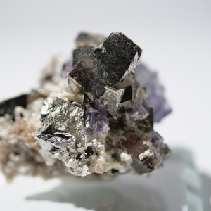 ヤオガンシャン産 フローライト 共生 / 原石 標本