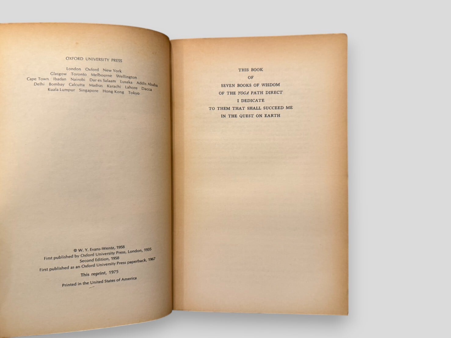 チベットのヨガと密教 W. Y. エヴァンスウェンツ 洋書 Amazon.com: Tibetan Yoga and Secret Doctrines: Seven Books of