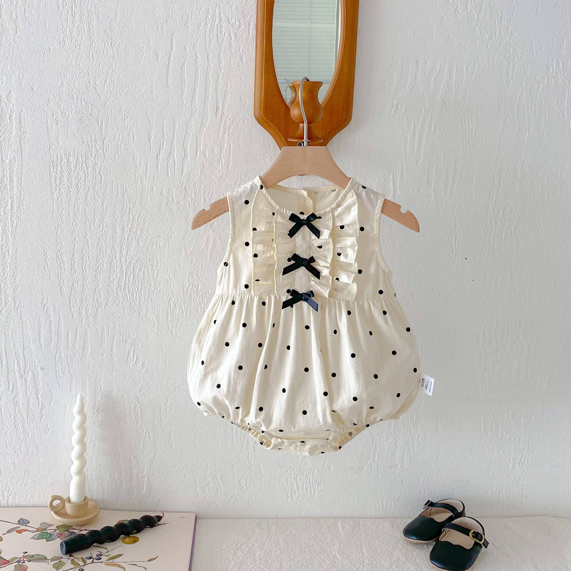 リボンフリルドットロンパース