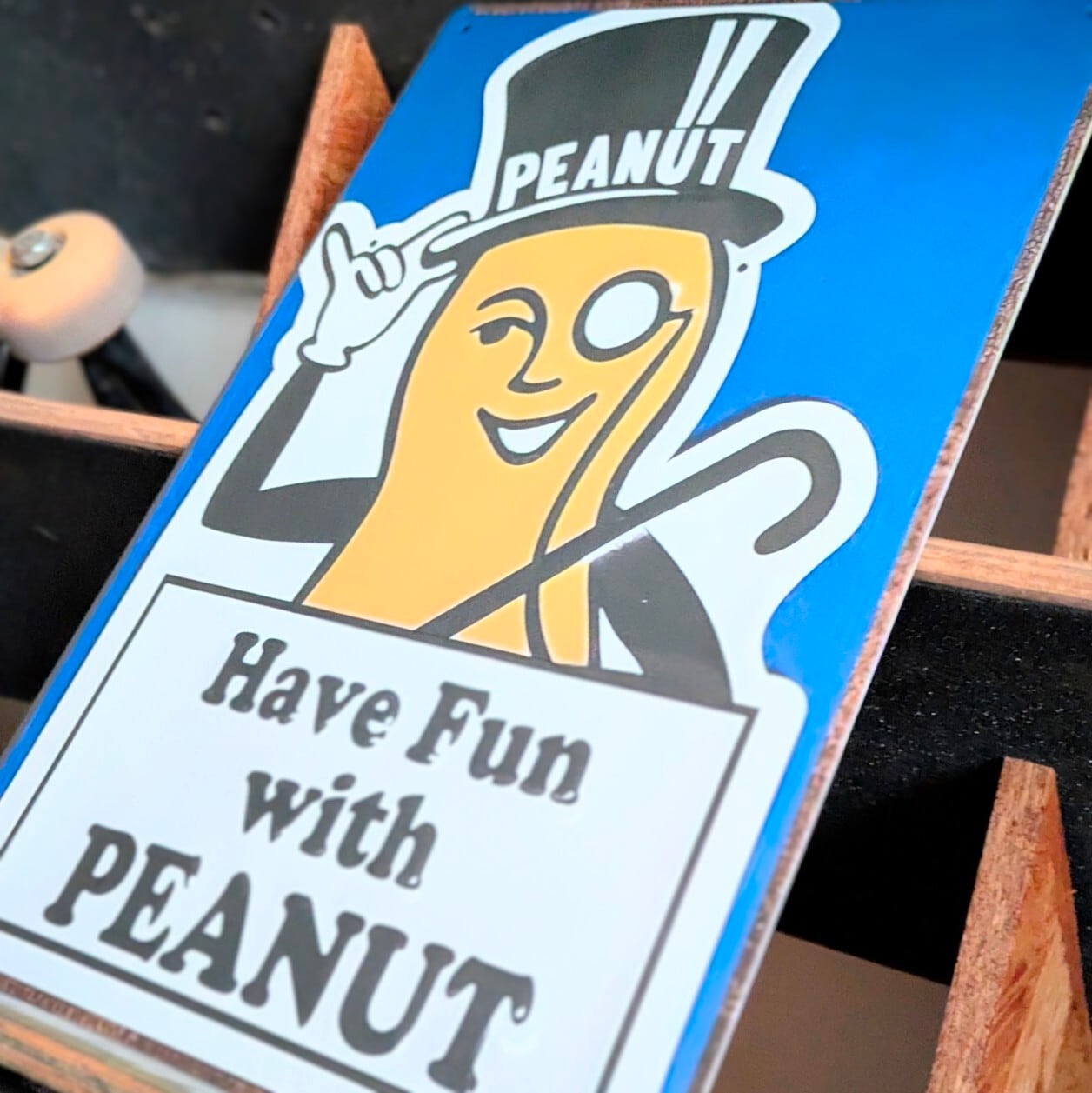 送料無料！ちょうどいいブリキ看板【 Mr.ピーナッツ / Planters 】 METAL SIGN / メタルサイン / ブリキ看板 / サインボード / ビンテージ加工 〚アメリカン雑貨 アメトイ〛