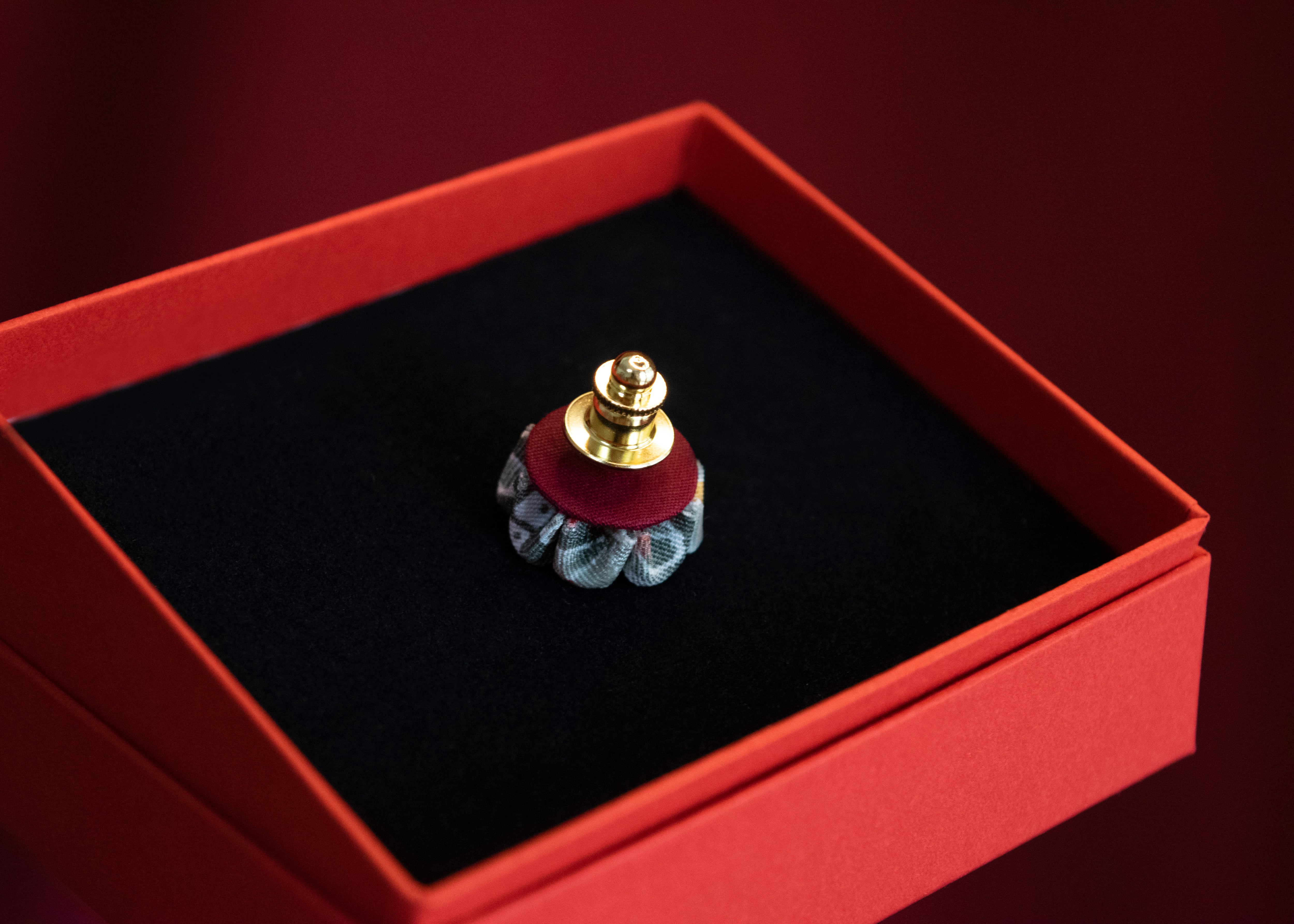 薄墨《厳選正絹ピンバッジ》 | 鞠's Collection