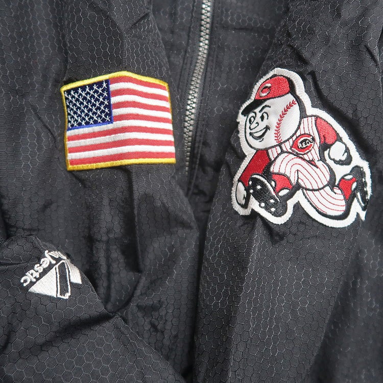 古着 MLB シンシナティ レッズ ナイロンジャケット ブラック 刺繍 ロゴ