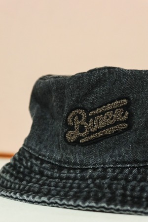 MOCO LOGO DENIM BUCKET HAT [BLACK]