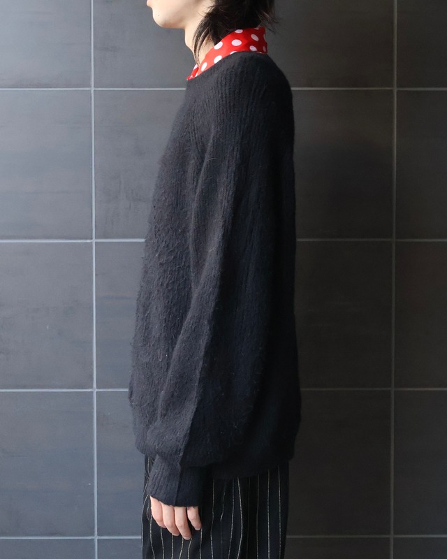 Round neck box silhouette knit