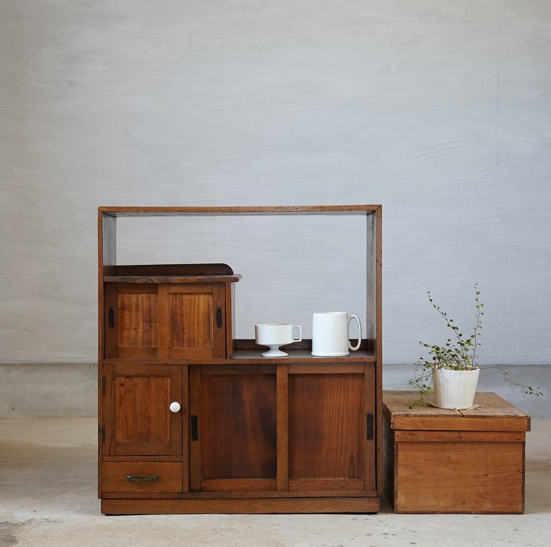 古い楢材の収納棚