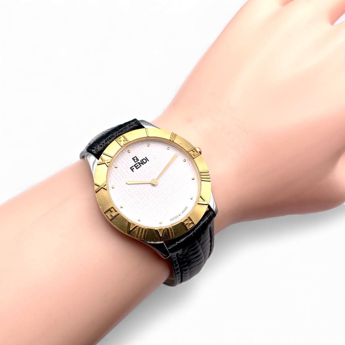 美品 □ 稼働 FENDI フェンディ 2000G 白文字盤 ゴールドベゼル