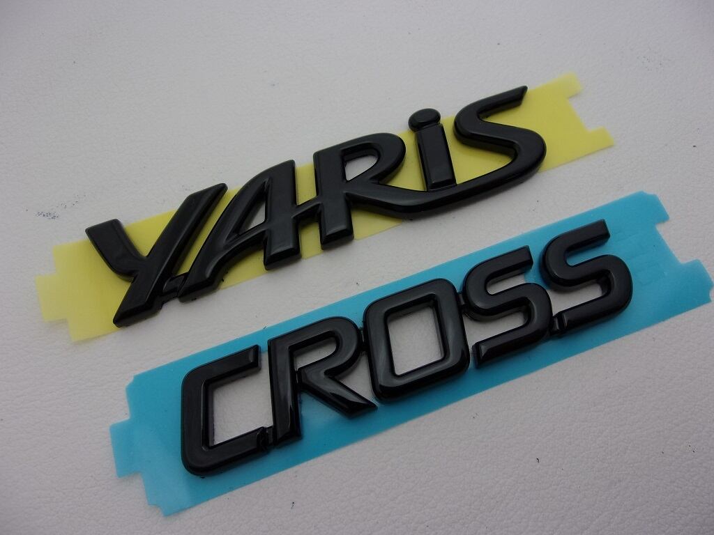 15系 ヤリス クロス トヨタ202 ブラックエンブレム YARiS CROSS 文字2