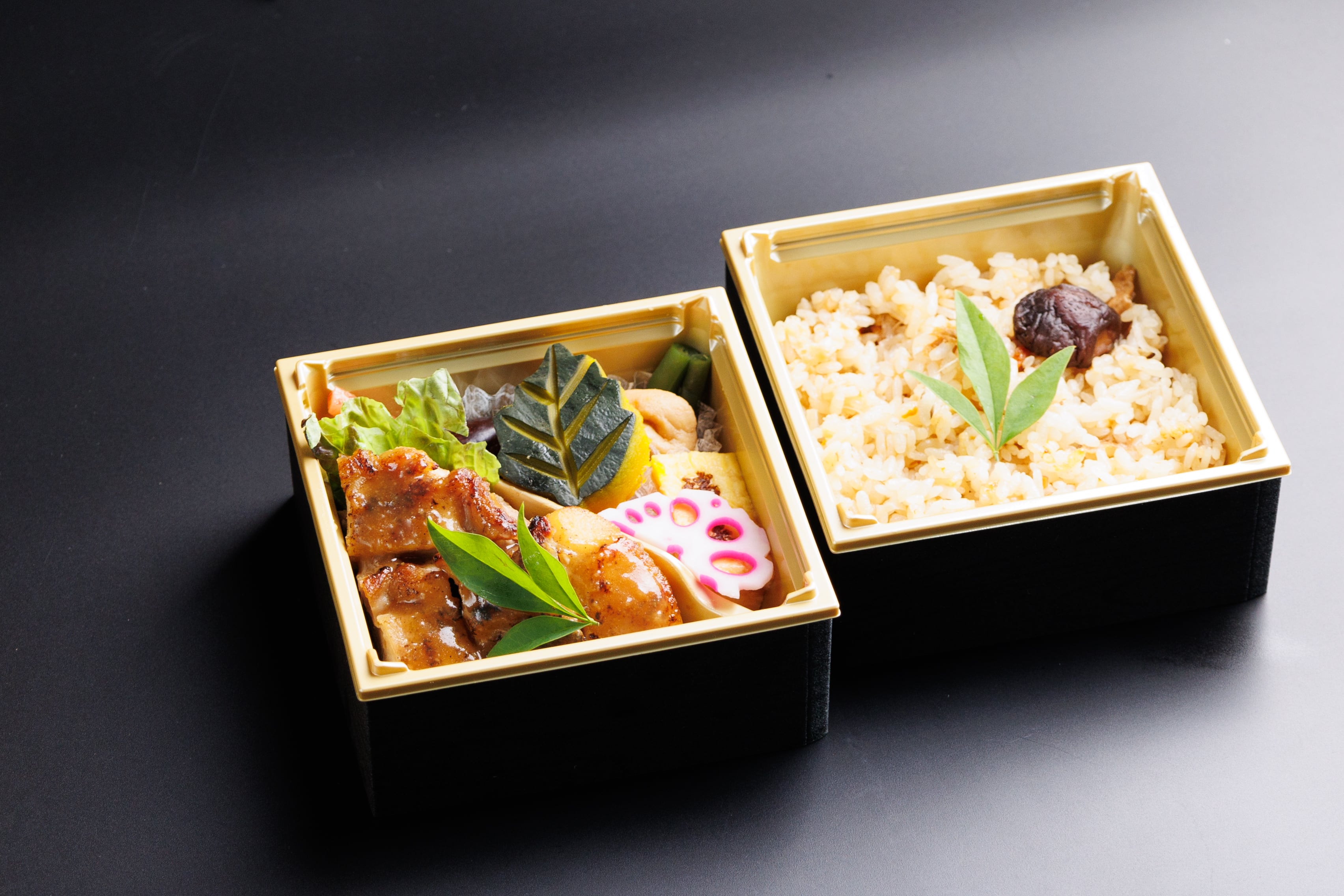 極味噌の香ばしい鶏の西京味噌焼きとお出汁豊かな五目炊き込み膳