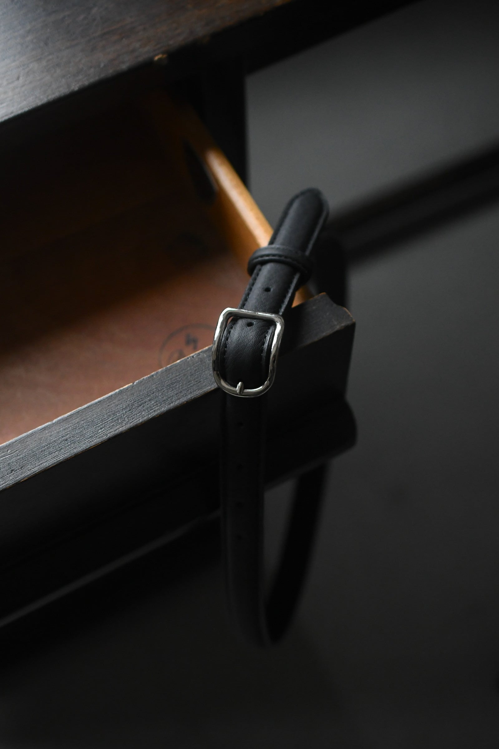 ERA. / EO SHRINK AUTHENTIC NARROW BELT (BLACK,CHOCOLATE) | nariwai