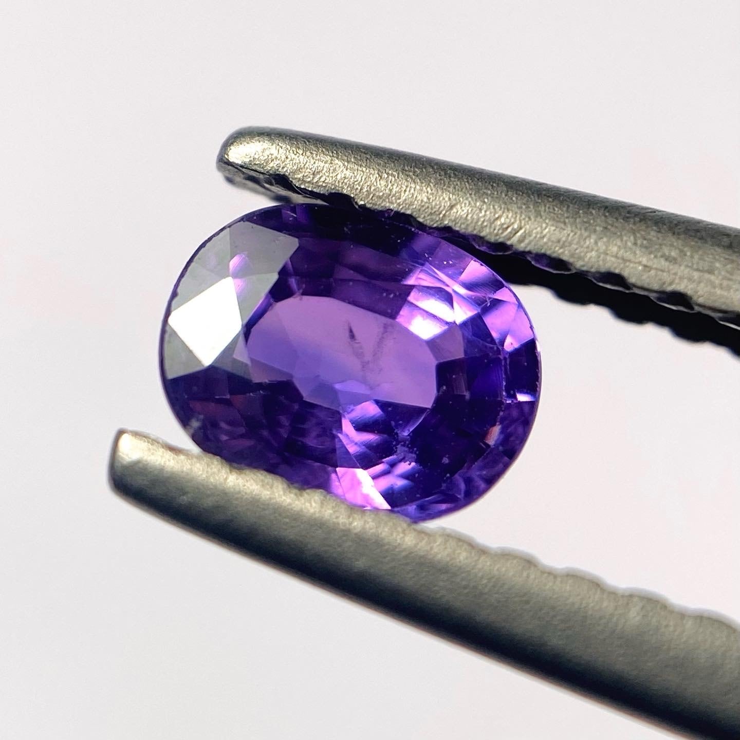 可憐なバイオレットサファイア