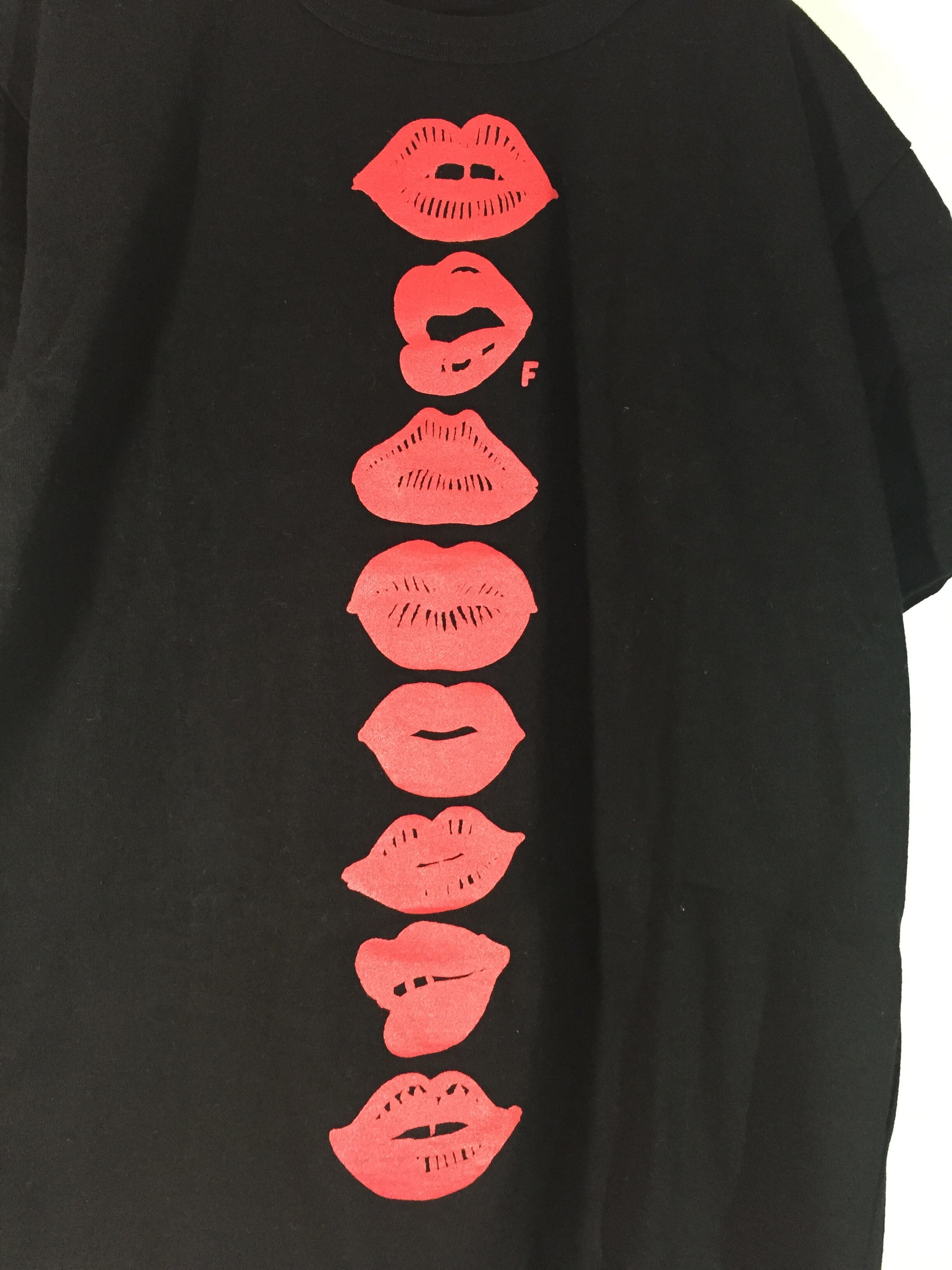 BLACK COMME des GARCONS プリントTシャツ キスマークS BLACK COMME des GARCONS プリントTシャツ キスマーク | 古着屋 KafuCa