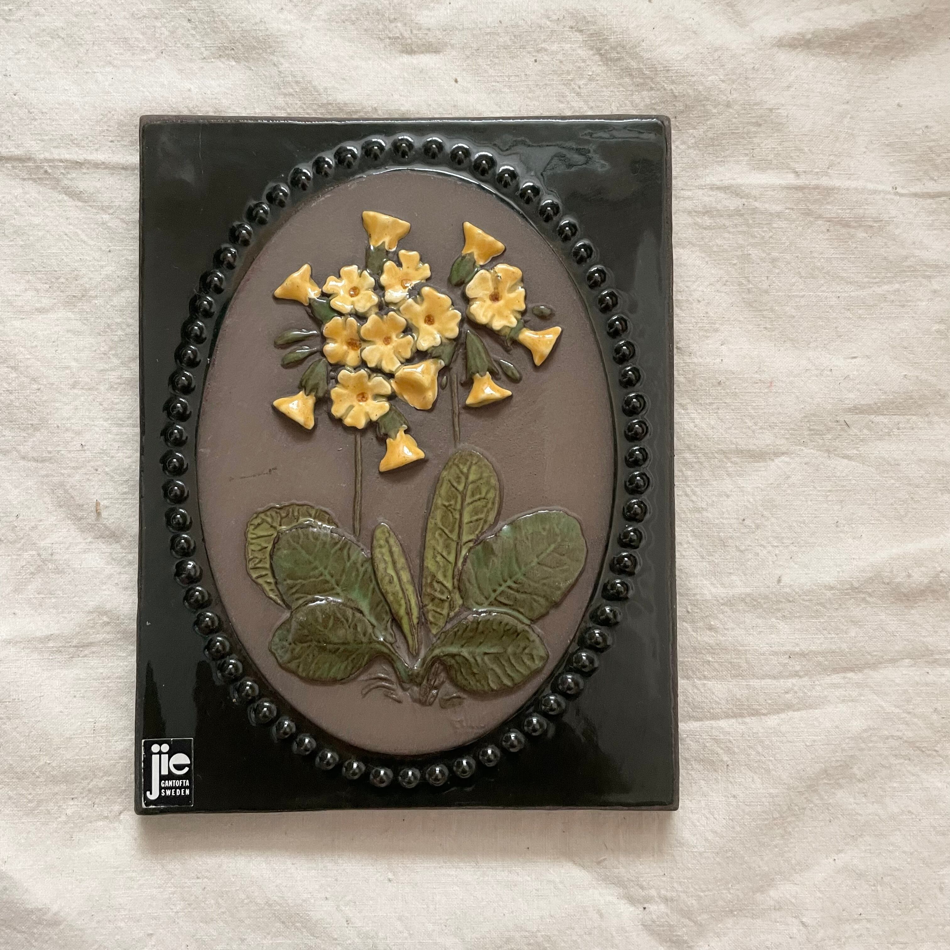 黄色い花の陶板