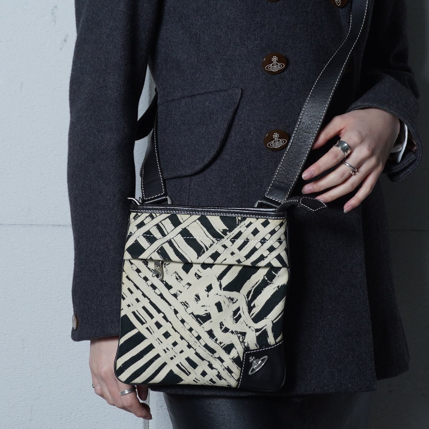 Vivienne Westwood】オーブロゴ チェック柄 ショルダーバッグ Vivienne