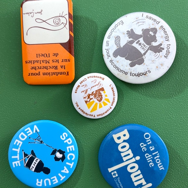 5個 ヴィンテージ レトロ 缶バッジ  vintage ビンテージ 古着 通販 リメイク 雑貨 2508013-13