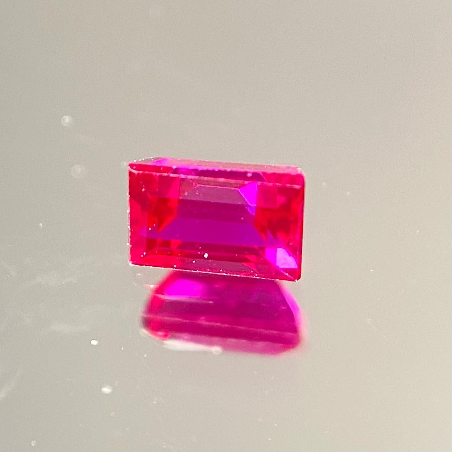 VIVIDネオンな情熱ルビー