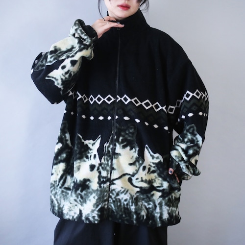 "狼" art graphic pattern over silhouette fleece jacket