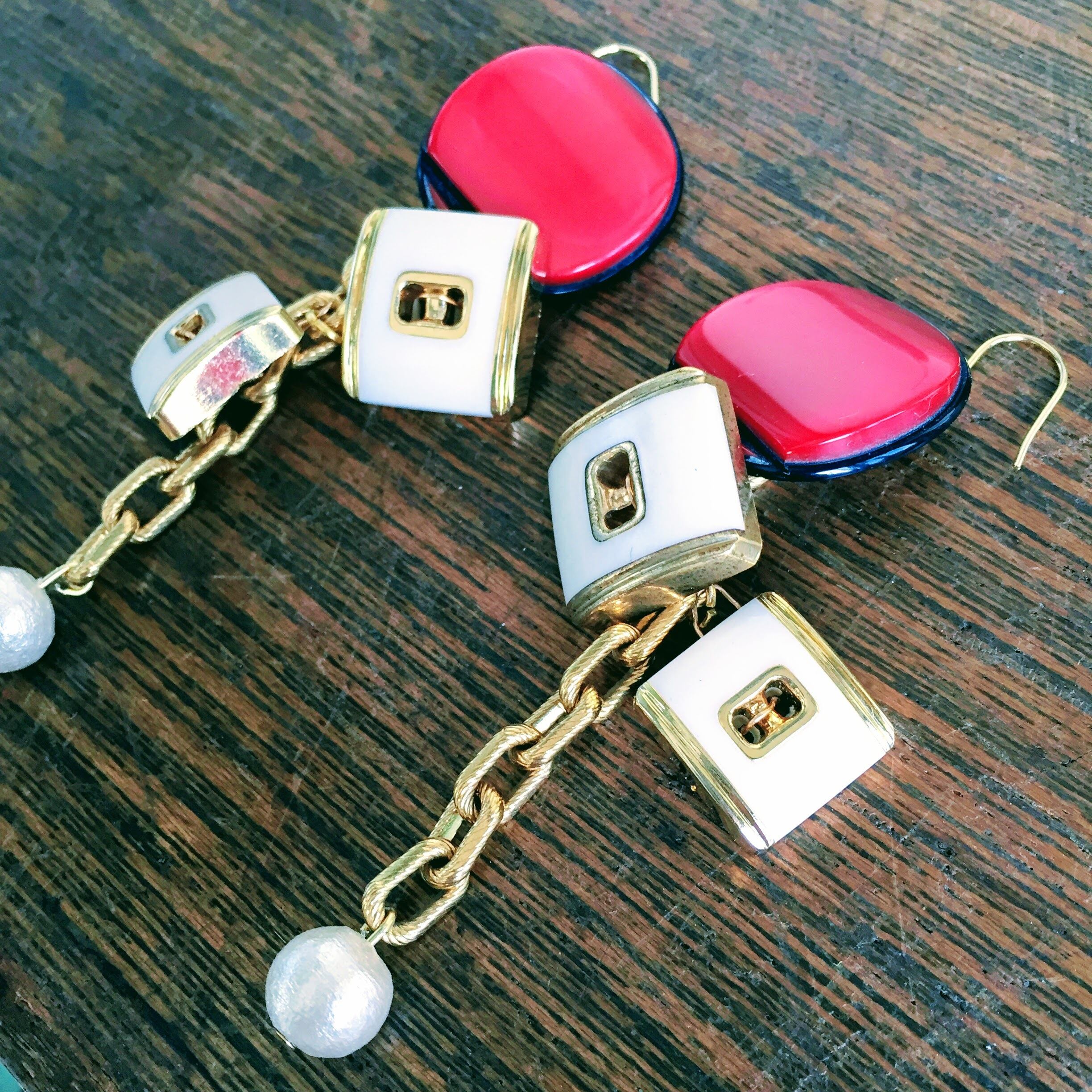 レディな赤レトロボタンピアス(vintage button・vintage part)
