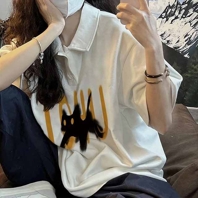 トップス 韓国風 オルチャン カットソー ポロシャツ ラガーシャツ Tシャツ ビッグプリント 猫 キャット レタリング ボタン ドロップショルダー 袖あり 半袖 オーバーサイズ 大人可愛い 綺麗め きれいめ シンプル カジュアル 大人カジュアル 大人 上品 おしゃれ お洒落 かっこいい 大人女子 こなれ感 ラフ クール セクシー スタイリッシュ 春 夏 秋 お出かけ デート 公園デビュー 休日 アウトドア 着回し 普段使い デイリー ヘビロテ 韓国 韓国系 定番 ブラック