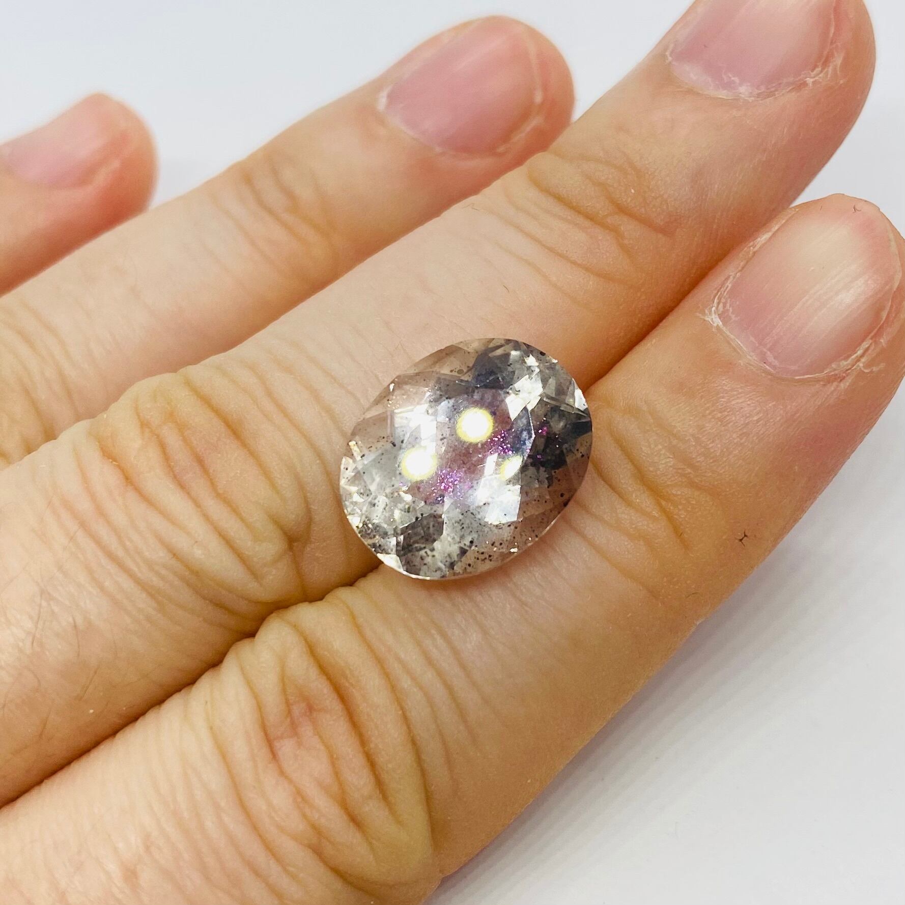 カットとキラキラピンクの美しいピンクファイアクオーツ