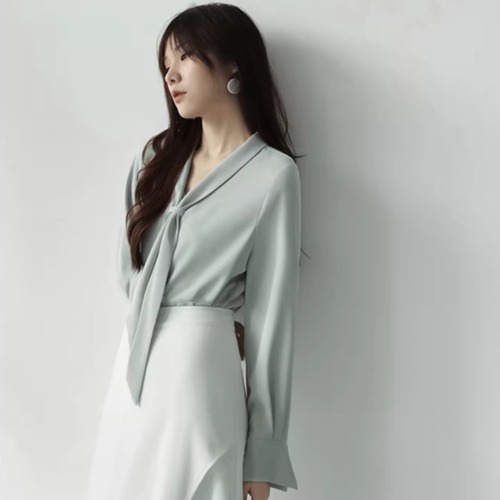 ボウタイブラウス レディース Vネック 長袖 シャツ プルオーバー スカーフ リボン カフス シンプル 無地 リボンタイ フェミニン エレガント 上品 レトロ クラシカル オフィス おしゃれ