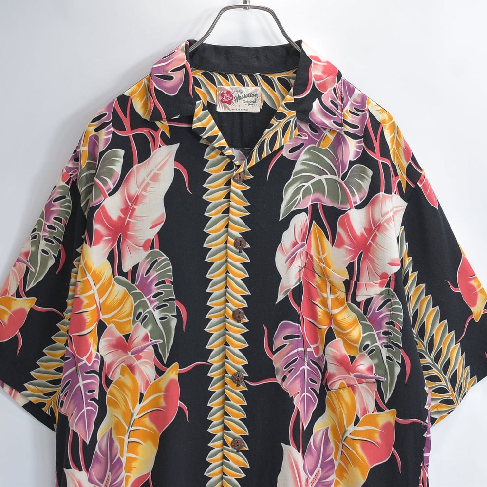 Hawaii製 Hilo Hattie ヒロハッティ オープンカラー ココナッツボタン モンステラ柄 レーヨン アロハシャツ ブラック マルチカラー USED ヴィンテージ ビンテージ 古着 メンズL相当
