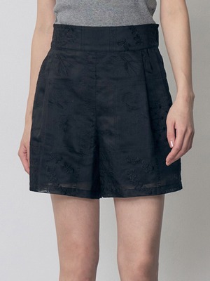 Tucked Lace Shorts / BLACK