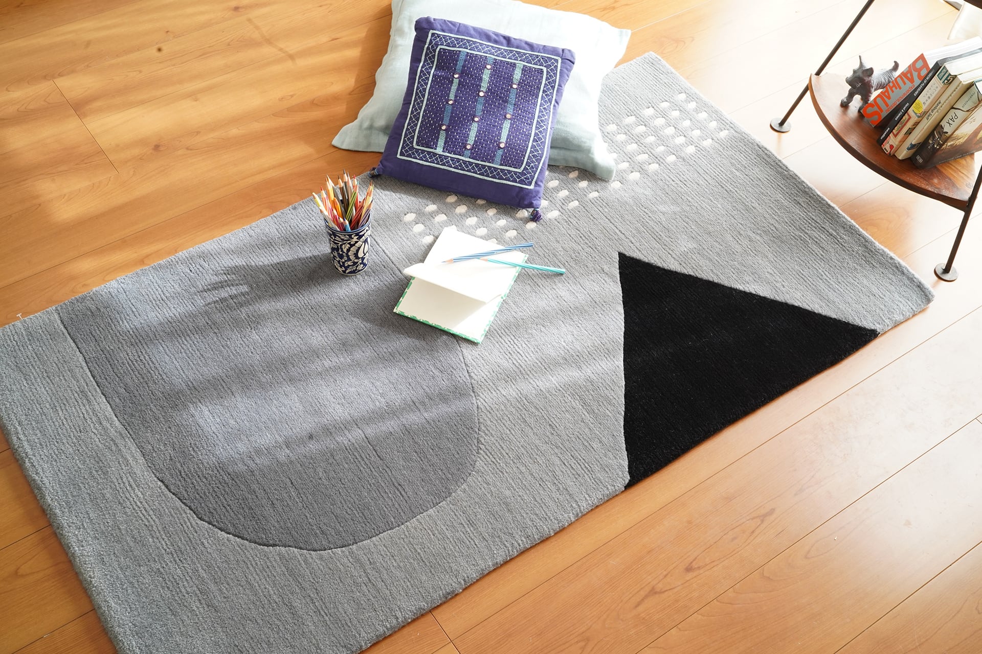 MOTIF RUG_YAMABIKO-B】スタイリッシュな北欧モダンをまとうモノトーン